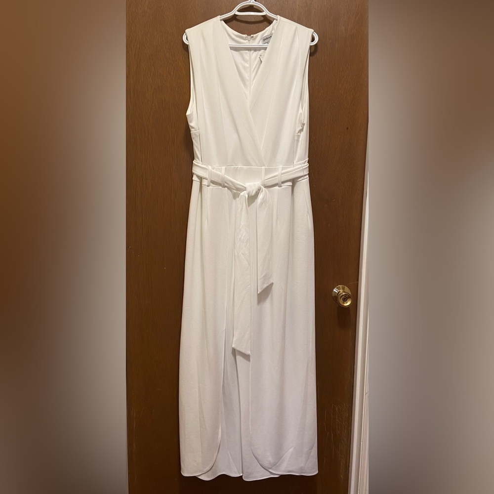 NWOT White sleeveless jumper with belt
